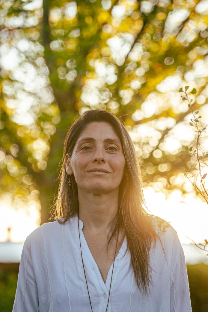 Jime, facilitadora del Club de Respironautas, en un retrato al atardecer